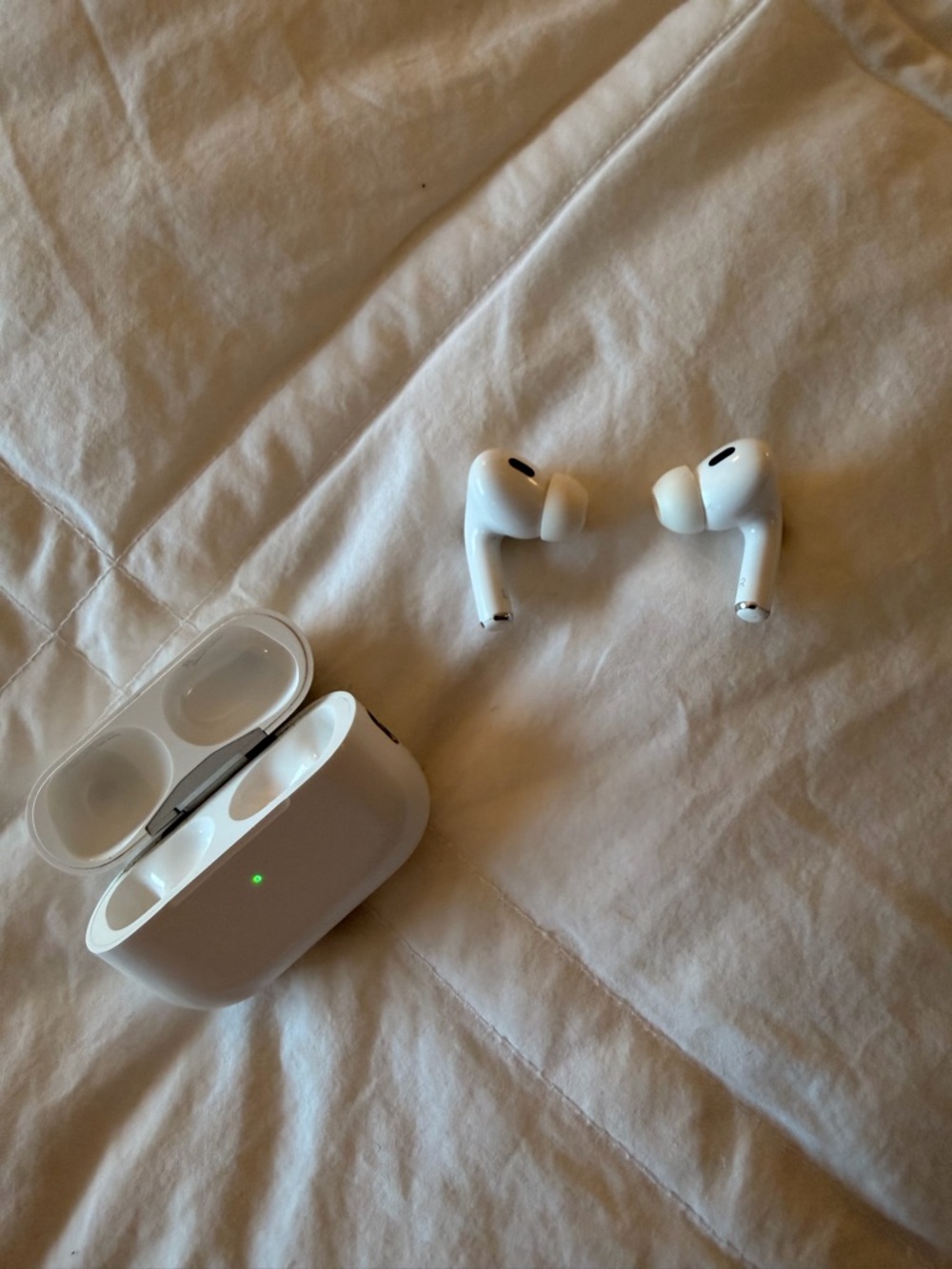 Apple White AirPods Gen 2 with Charging Case